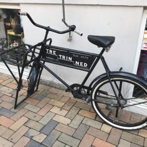 Nedgang til butikken med cykel